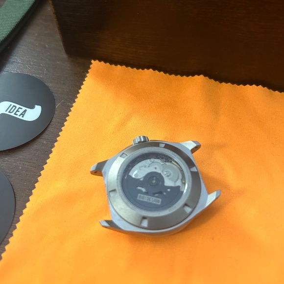Big idea Design Titanium Field Watch Automatic - Picture 9 of 12